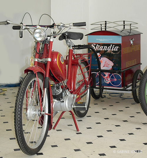 bismarck-moped-radevormwald-162-mit-Fahrradanhaenger